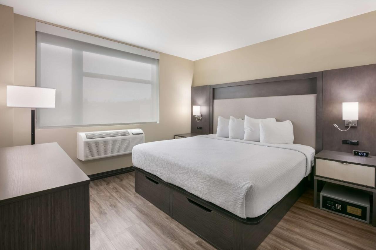 Best Western Plus Executive Residency Bronx New York Exterior photo